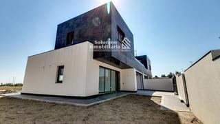Casa aparellada a Calle peñalara 14. Magnifico chalet pareado en carbajosa de la sagrada en amplia zo
