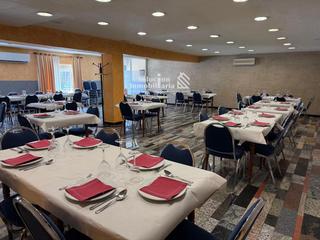 Location Local commercial à Villares de la Reina. Oportunidad de traspaso de restaurante frente al estadio helmánt