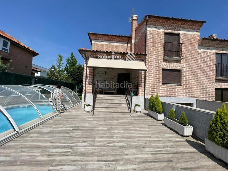 Foto d6f055e7-fd12-43ec-a557-d0ad5a85b83d. Casa bifamiliare con riscaldamento piscina in Cabrerizos