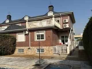 Casa aparellada  Torre del clavero. Oportunidad en albahonda ii !!! chalet con piscina privada, jard
