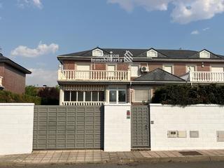 Maison jumelée  Torre del clavero. Oportunidad en albahonda ii !!! chalet con piscina privada, jard
