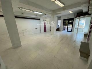 Location Local commercial à San Esteban - San Cristóbal. Local en alquiler o compra plaza tomás bretón 100 m!!!
