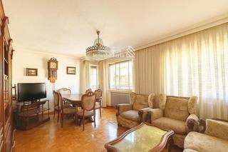 Appartement à Carmelitas. Amplia vivienda en avenida de portugal