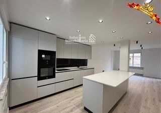 Piso en Gabriel y galan 6. Vivienda exclusiva de lujo reformada a estrenar en plena plaza g