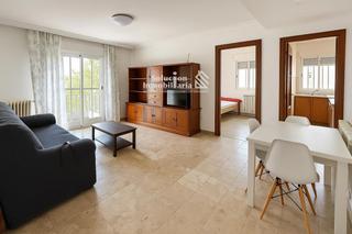 Miete Etagenwohnung in Vidal. Alquiler de piso  3 dormitorios con balcón