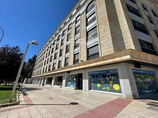 Pis  Raimundo de borgoña. Vivienda de lujo con 2 plazas de garaje, trastero, piscina y gim