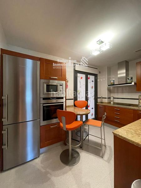 Foto 6b171474-be69-4208-a42b-e8fc3b4720a0. Pis amb calefacció aparcament piscina a Vidal Salamanca