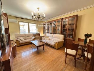 Rent Flat in San Esteban - San Cristóbal. Piso en alquiler junto a gran vía  900  mes