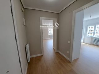 Miete Etagenwohnung in Carmelitas. En alquiler  piso reformado a estrenar en zona av. torres villar