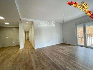 Appartamento in Obispo barbado viejo 10. Vivienda con terraza totalmente reformada a estrenar en obispo b
