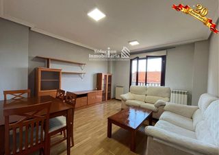 Flat in Barrio Blanco. Luminoso piso exterior con garaje junto a zona de carrefour