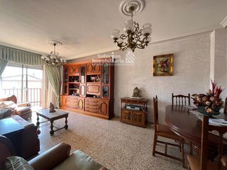 Flat in Vidal. Amplio y luminoso piso exterior en gran capitán con opción de ga