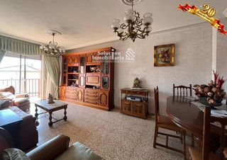 Flat in Vidal. Amplio y luminoso piso exterior en zona de gran capitán con opci