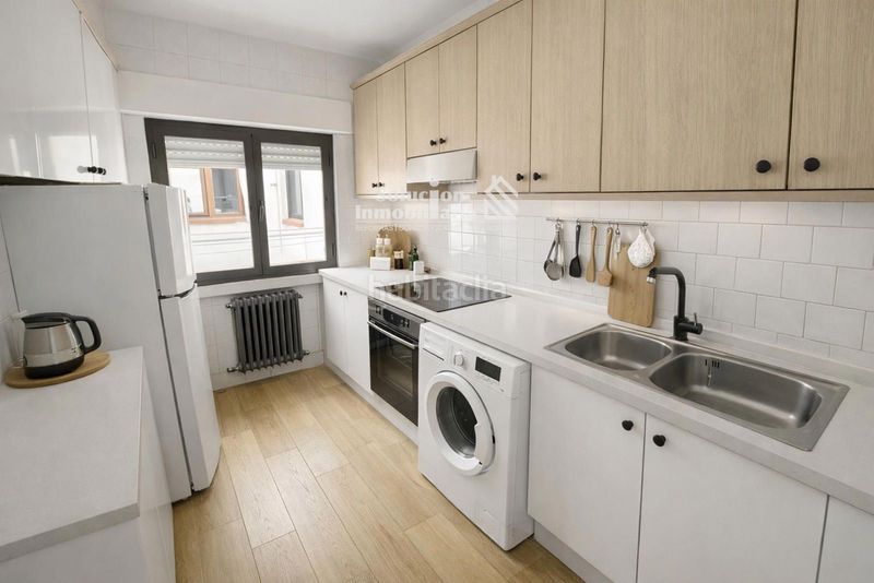 Foto c00c3683-68b7-43e9-8832-2c78145b54a8. Ático exclusivo ático con terraza de 20 m en pleno San Bernardo en Salamanca