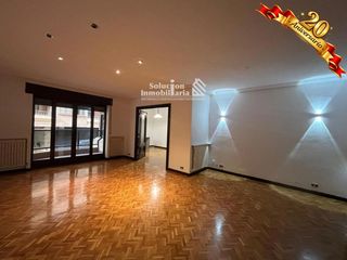 Flat in Centro. Espectacular piso de 220 m en el mejor edificio del centro junto