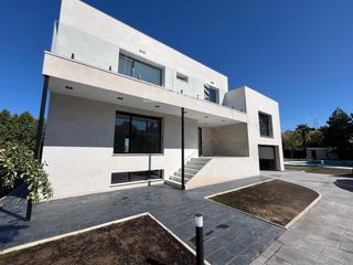 Location Chalet à Villamayor. Chalet independiente con piscina reformado de lujo a estrenar!