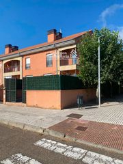 Reihenhaus  Green. Espectacular chalet adosado de esquina en la valmuza    urbaniza