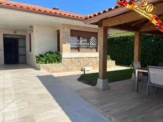 Xalet  Martín gaite. Chalet en perfecto estado en castellanos de moriscos  399.900