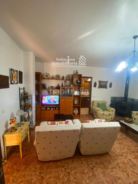 Foto bfef0abe-e890-475b-889d-aaa3f973384a. Casa amb aparcament a Calvarrasa de Arriba