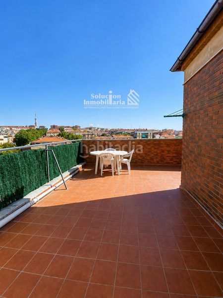 Foto bfce557f-2c60-4640-a457-b6b096c54195. Lloguer àtic amb calefacció a Barrio Blanco Salamanca