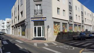 Lloguer Local Comercial a Ingeniero paz peraza, edfcio añaza 18. Local comercial muy cerca del charco san ginés, arrecife