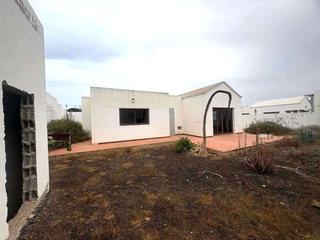 Xalet a Tinajo. Gran oportunidad! chalet pareado con jardín en tinajo