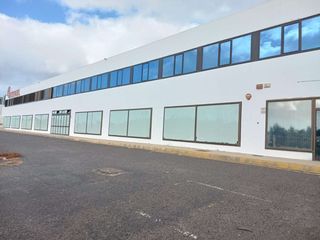 Lloguer Nau industrial a Playa Honda. Oportunidad estratégica en el corazón industrial de playa honda