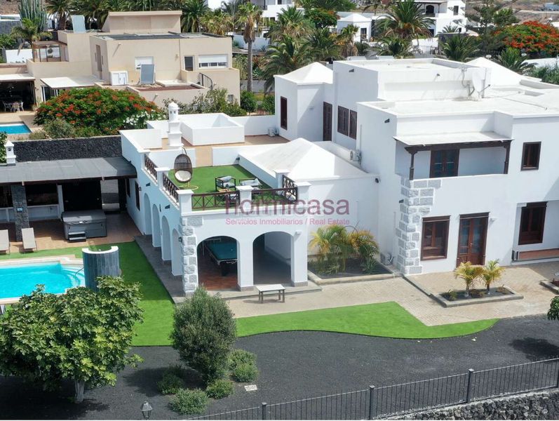 Foto fa3f641d-3d4a-4a61-8867-161cb5976690. Xalet amb aparcament piscina a costa Teguise Teguise