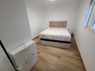 Lloguer Estudi  Calle murcia. Habitación con baño privado y suministros incluidos