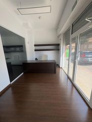 Local Comercial  Calle de pedro cano izquierdo