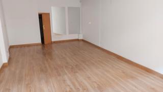 Local commercial  N/a. Local comercial, situado junto al mercado del val