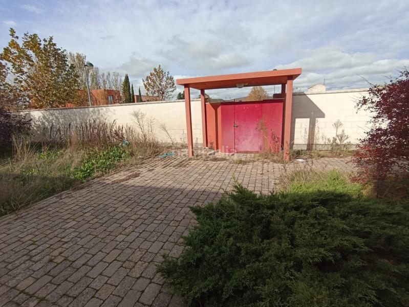 Foto 6cdbd0a3-ff9a-4e36-8d6a-94ccd6b74ac7. Chalet avec parking piscine dans Simancas