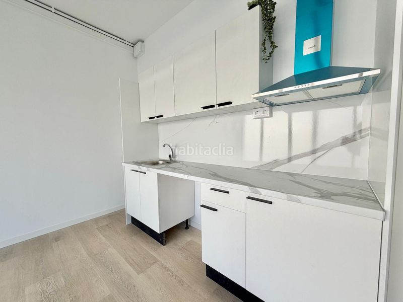 Foto cbd4a011-23cc-401d-8053-a41f88555383. Loft a La Gavarra Cornellà de Llobregat