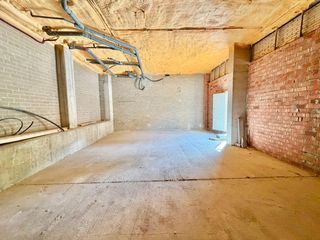 Studio  Carrer carrer galvany. Local diáfano de 78 m2 con gran altura y 10 metros de fachada. i