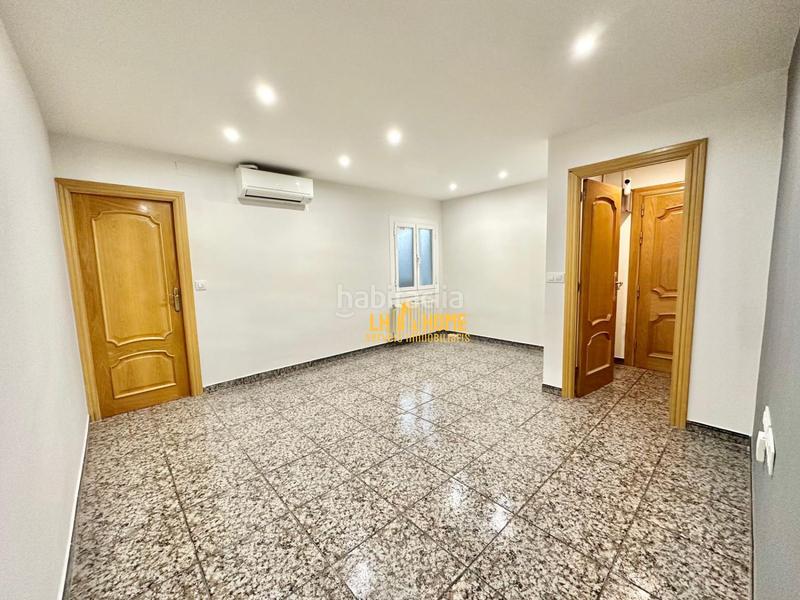Foto 555a2a03-d51f-48e5-bd36-b143dac26689. Piso  en venta en Sant Josep, centro, 4 dormitorios. en Hospitalet de Llobregat (L´)