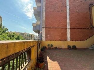 Piso  Carrer de viladomat. Ático con terraza de 40 m2