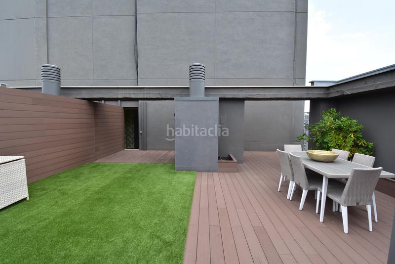 Foto 96ef897e-a310-4918-85bc-2ca79694b92f. Alquiler piso ático con solarium y vistas espectaculares en Barcelona