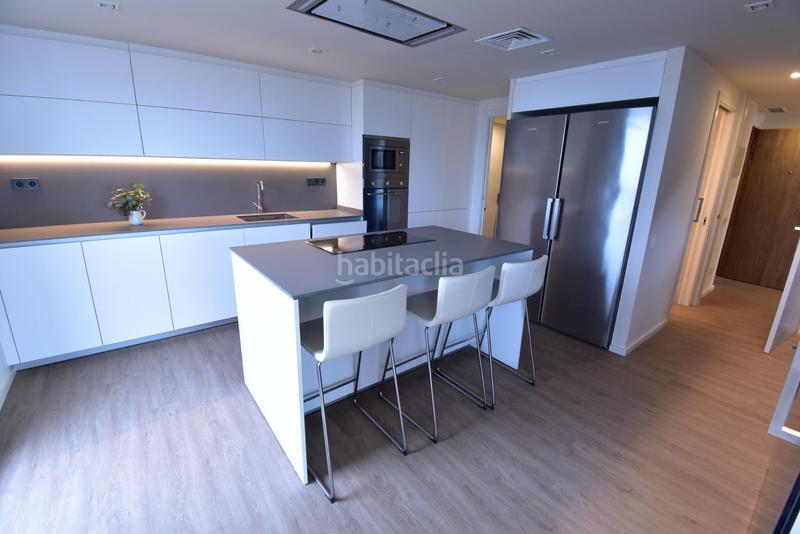 Foto a32b8de5-8a87-45b4-9f86-d1209b16ddf1. Alquiler piso ático con solarium y vistas espectaculares en Barcelona