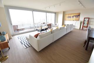 Rent Flat  Calle llull. Ático con solarium y vistas espectaculares