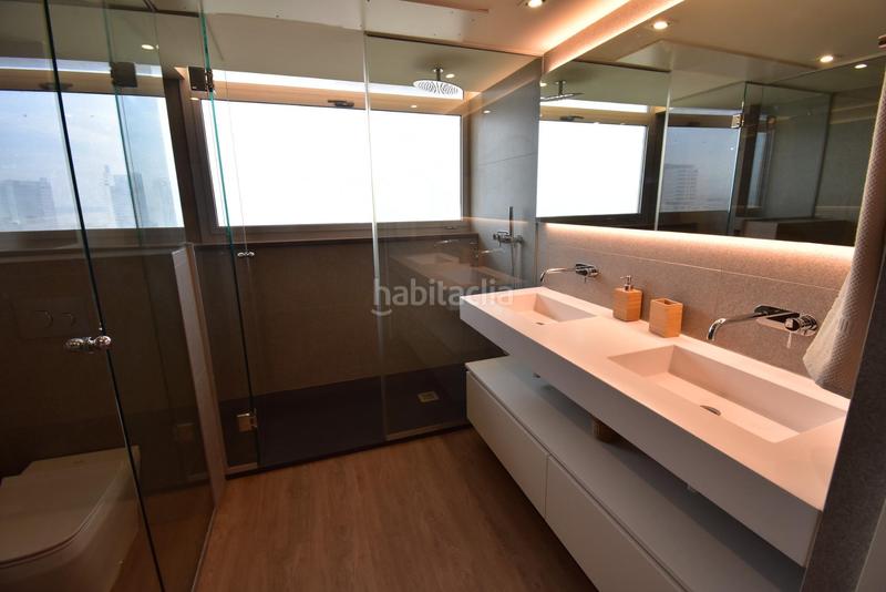 Foto d04e9711-2df1-43a7-80e9-345ff4fb22f1. Alquiler piso ático con solarium y vistas espectaculares en Barcelona