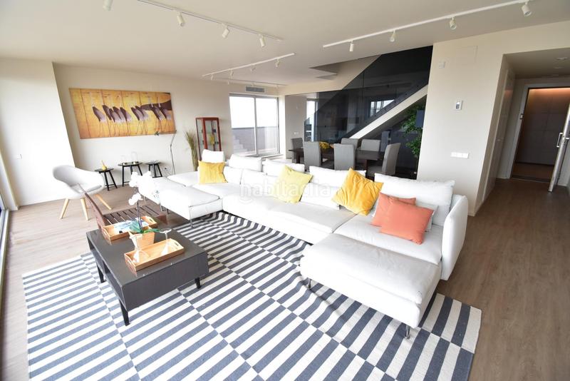 Foto 8ee57f35-b8a9-4817-acd8-7122219a9201. Lloguer pis amb calefacció piscina a Diagonal Mar i el Front Marítim del Poblenou Barcelona