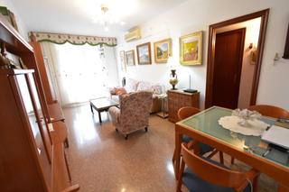 Pis a Calle cienfuegos 5. Piso con balcón y vistas despejadas en sant andreu