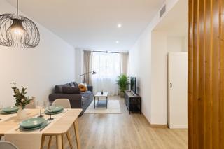 Piso en Avenida paral.lel 17. Piso reformado cerca de montjuïc, barcelona