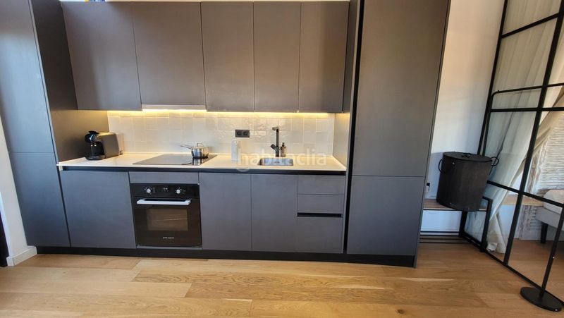 Foto e5ab8451-ccea-49c3-96eb-40b37c6b820a. Àtic a Raval Barcelona