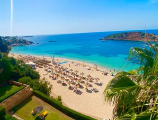 Apartament a Portals Nous. Frontline apartment with spectacular mediterranean sea views in