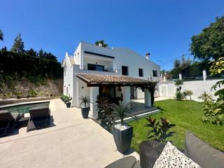 Chalet à Calvià Poble. Stunning modern villa in the heart of es capdella