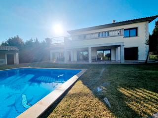 Chalet à Calvià Poble. Modern style villa located in the golf region of nova santa pons