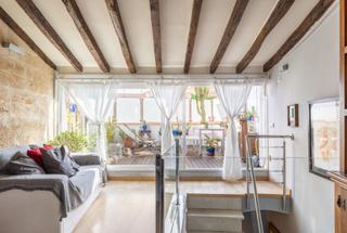 Apartment in Cort. Duplex penthouse apartment