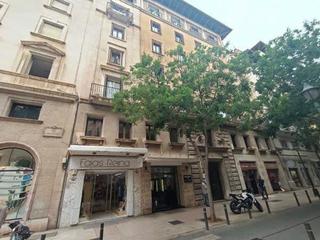 Apartment in El Mercat. A superb opportunity to acquire in an extremely spacious apartme