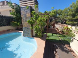 Apartment in Sant Agustí. This well presented and spacious apartment with a superb roof te
